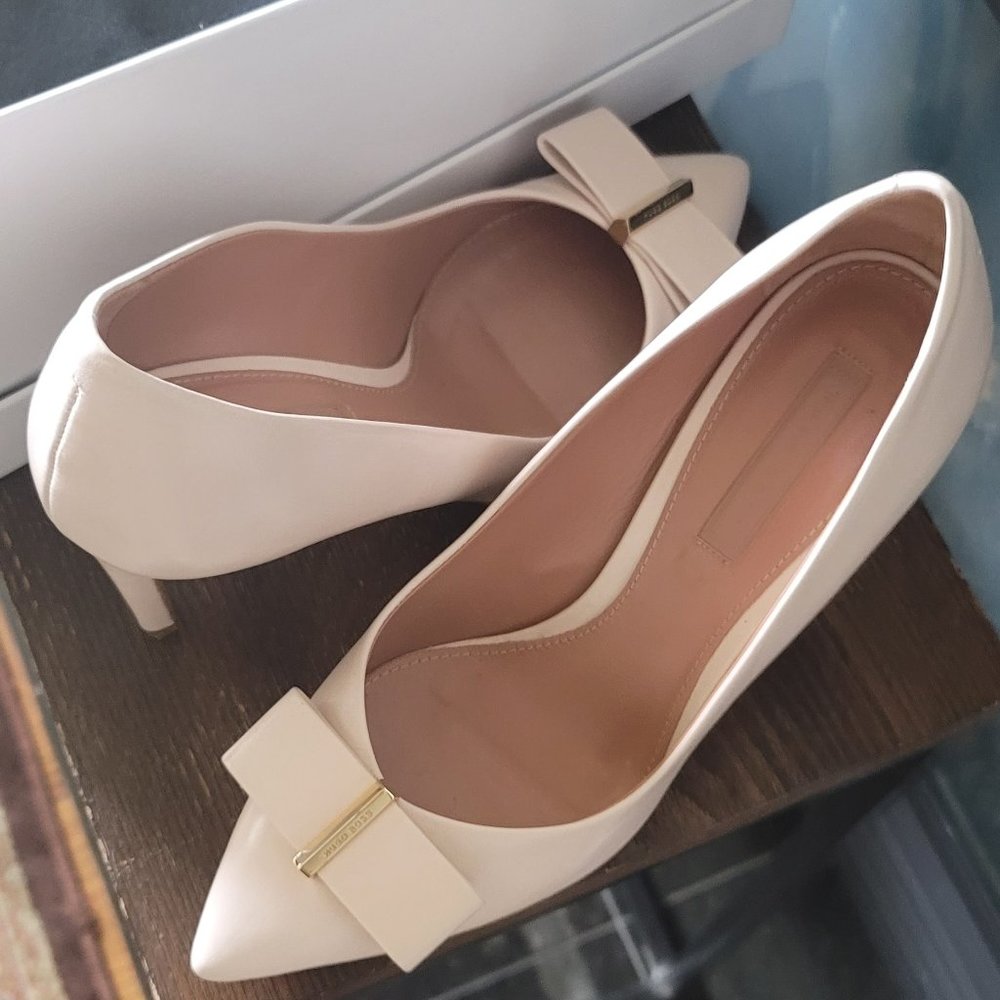 Hugo Boss Soft Pink All Leather Pump